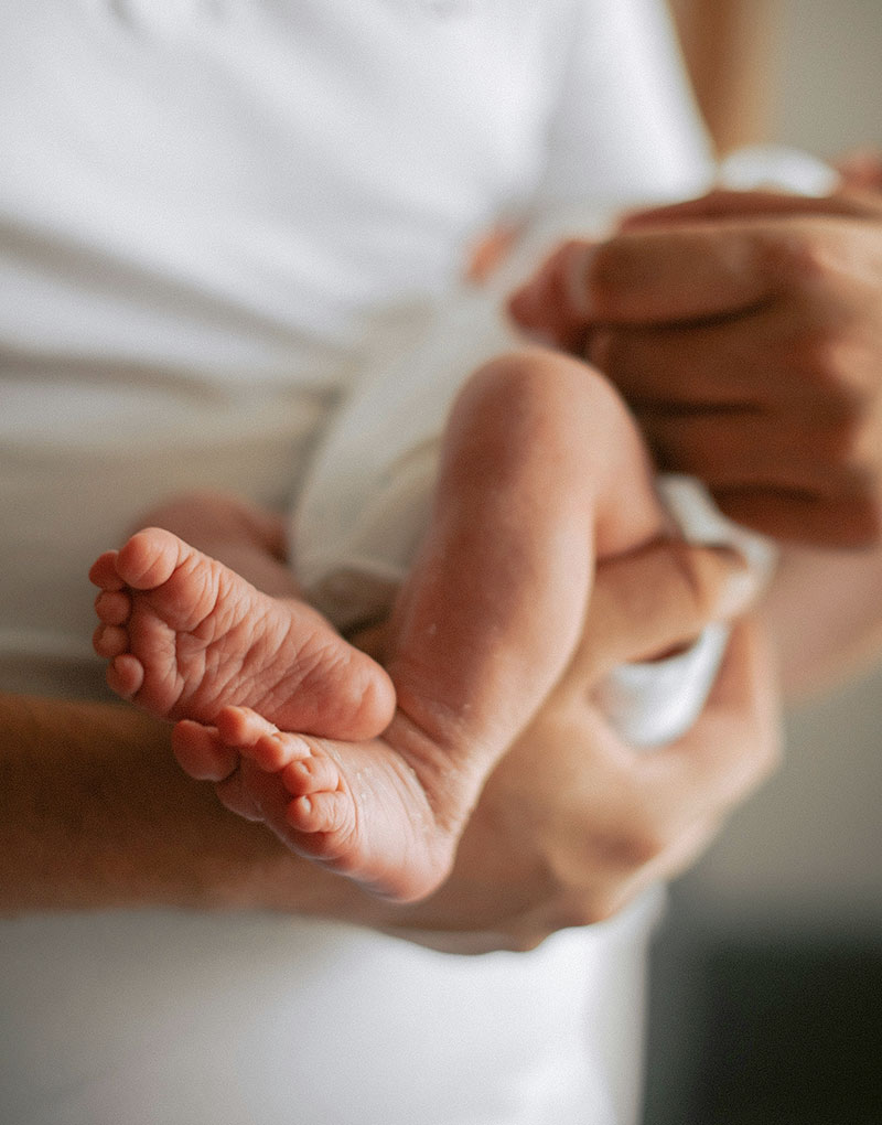 Neugeborenes Baby bei der Hebamme von Mini Maxi Med