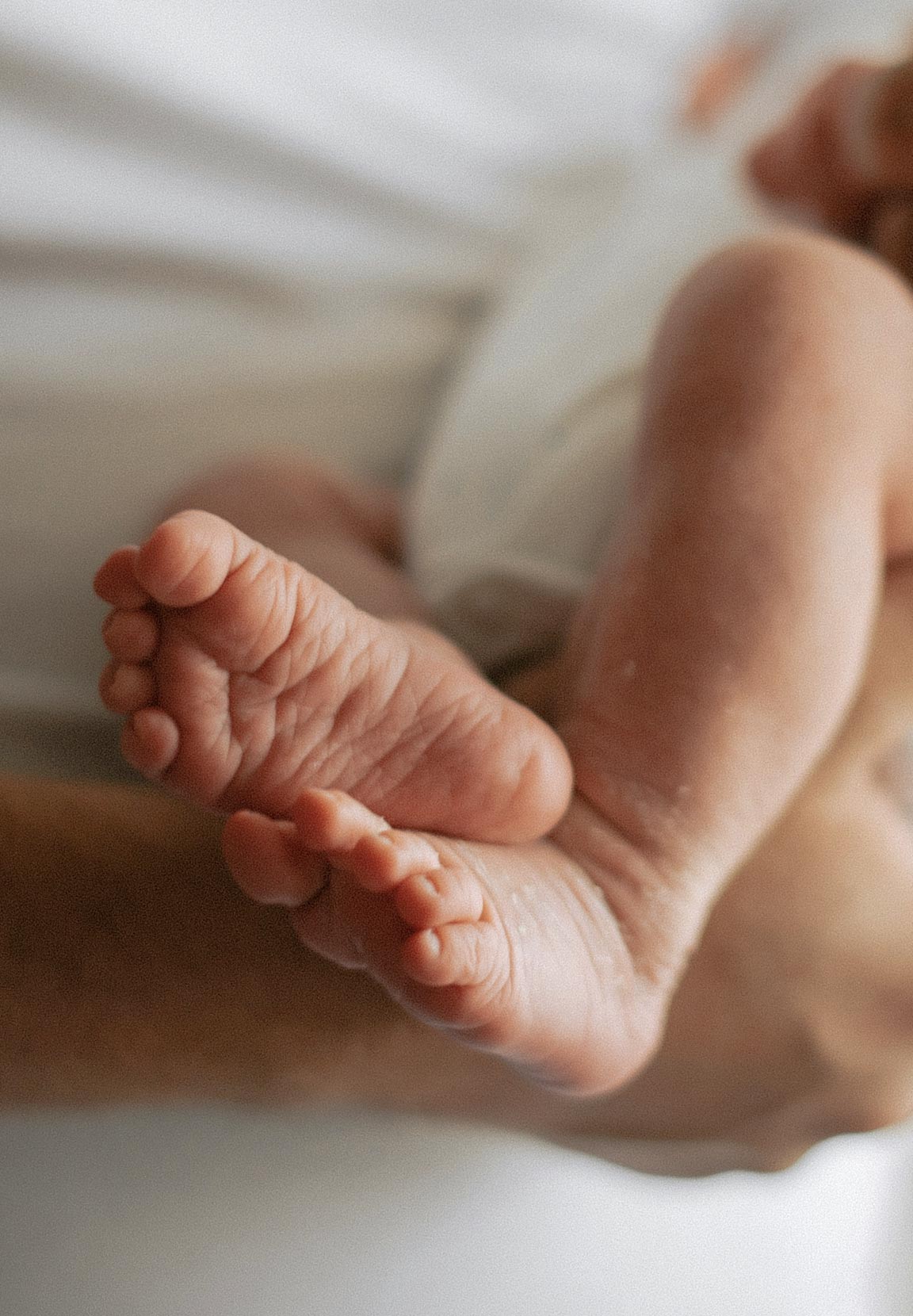 Neugeborenes Baby bei der Hebamme von Mini Maxi Med